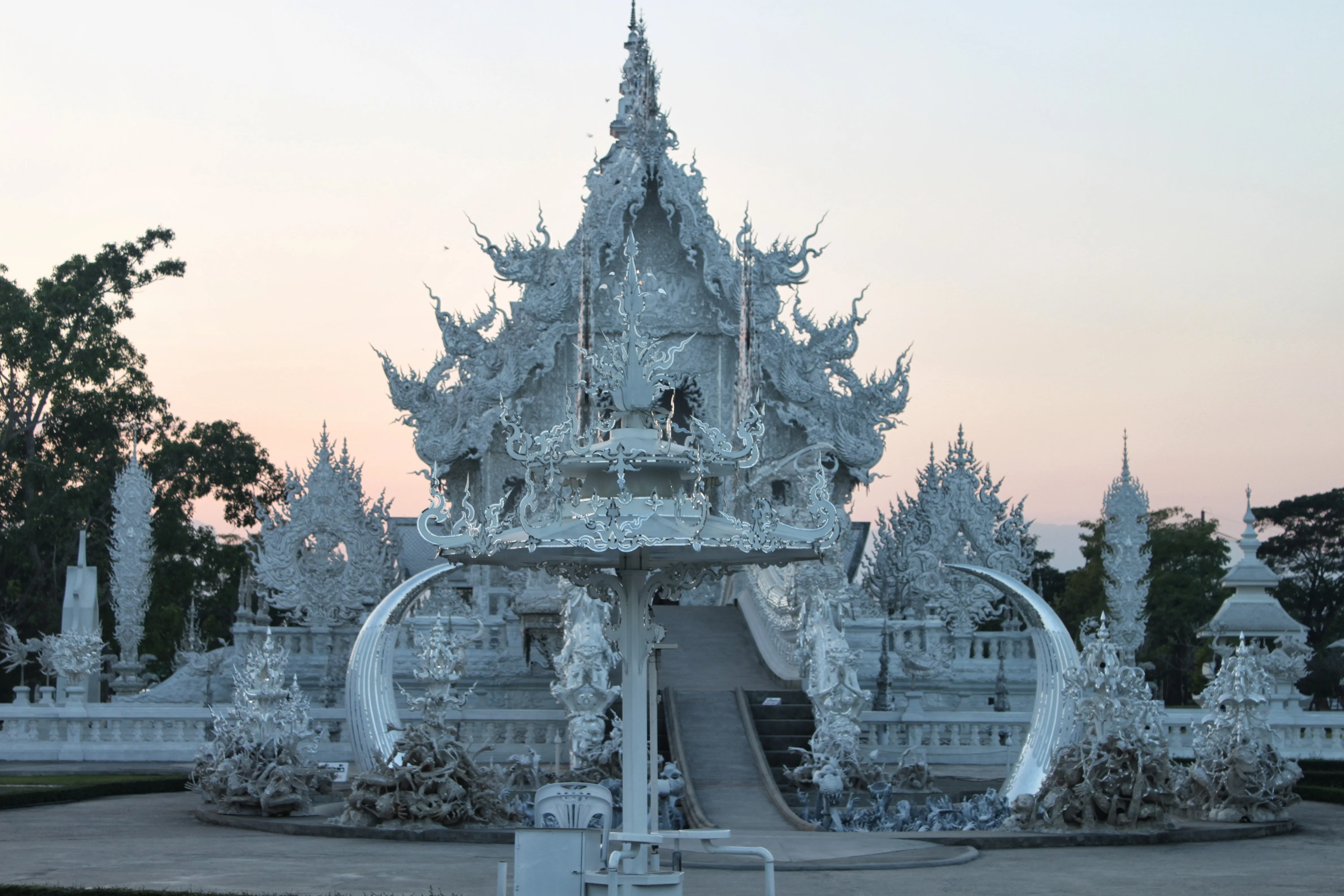 Wat Rong Khun (White Temple)