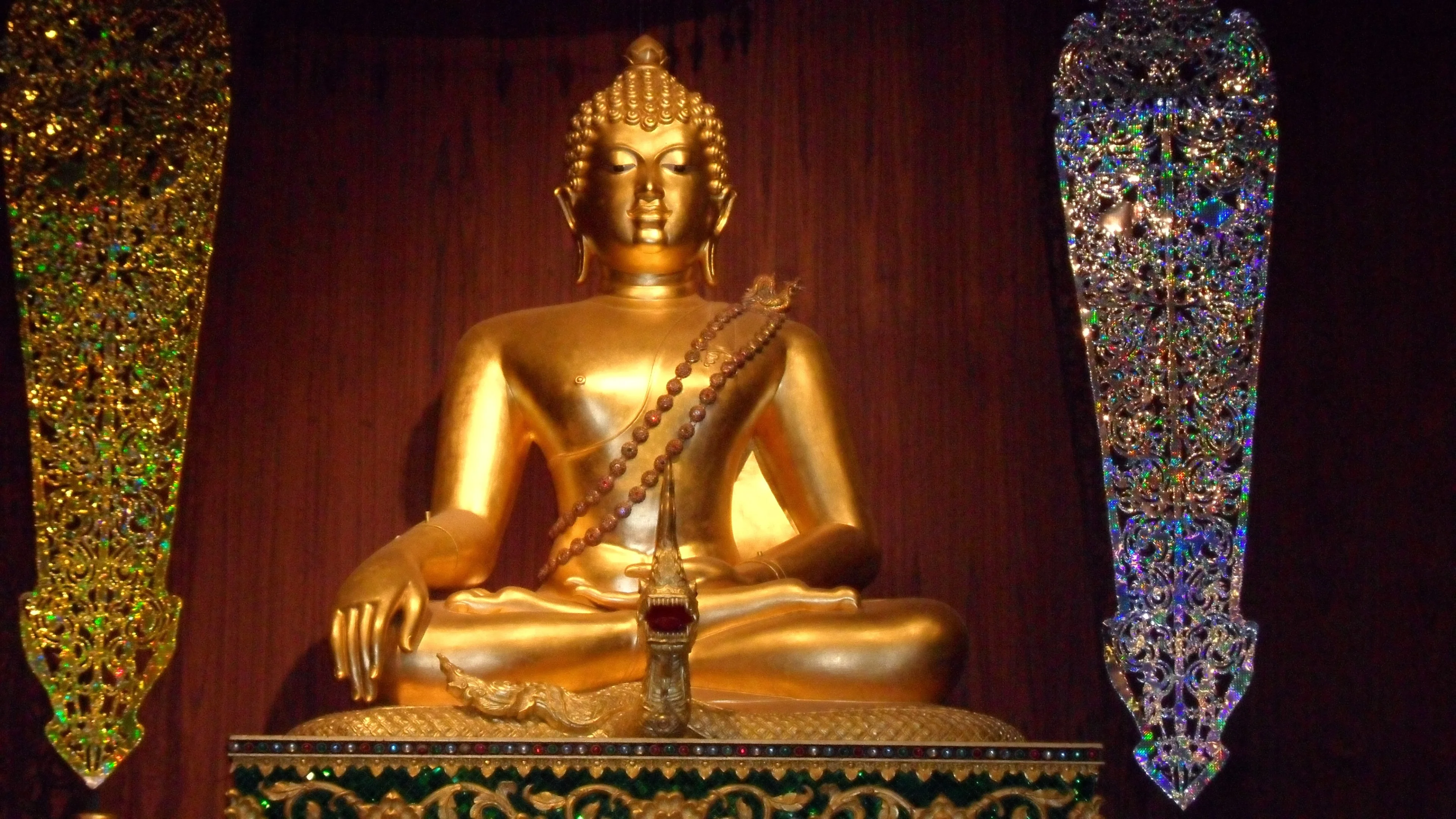 Sacred Lanna Buddha Art