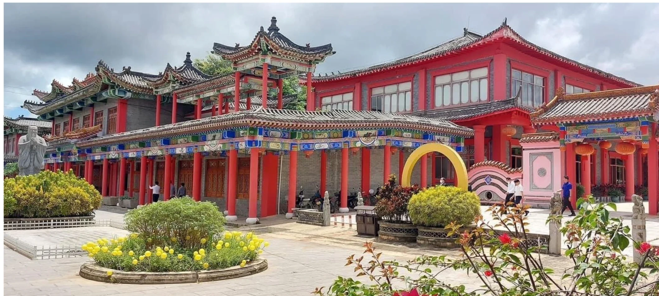 Grand Chinatown Courtyard Kings Romans
