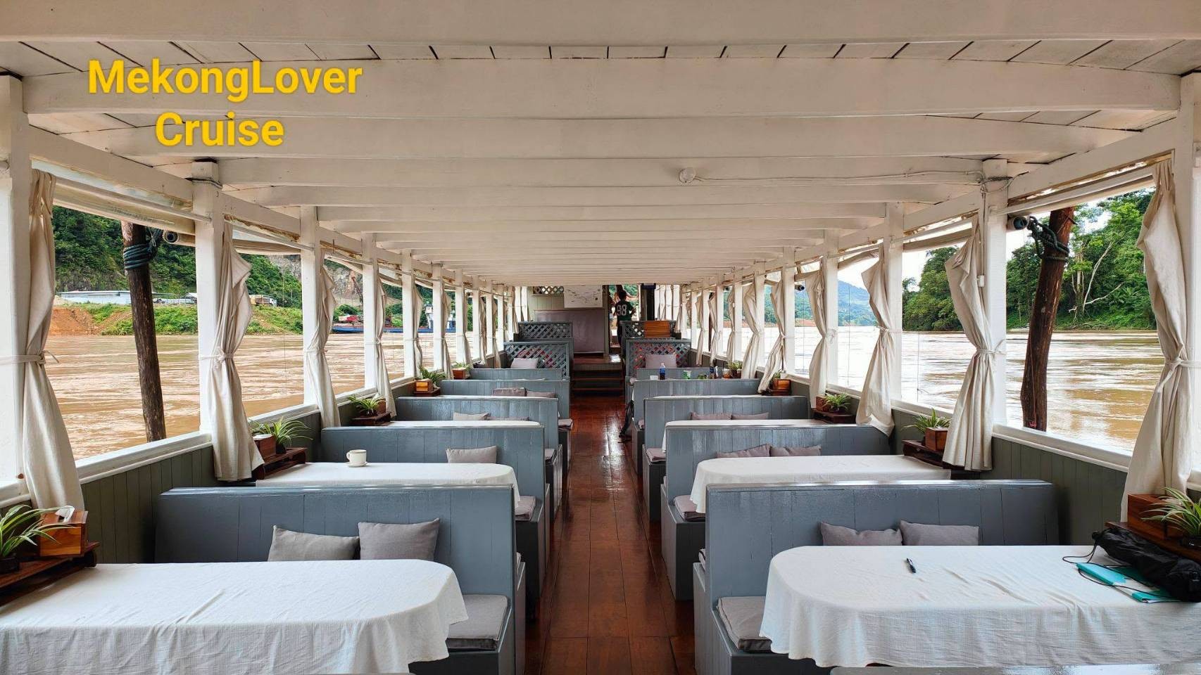 Dining Tables and Spacious Aisle